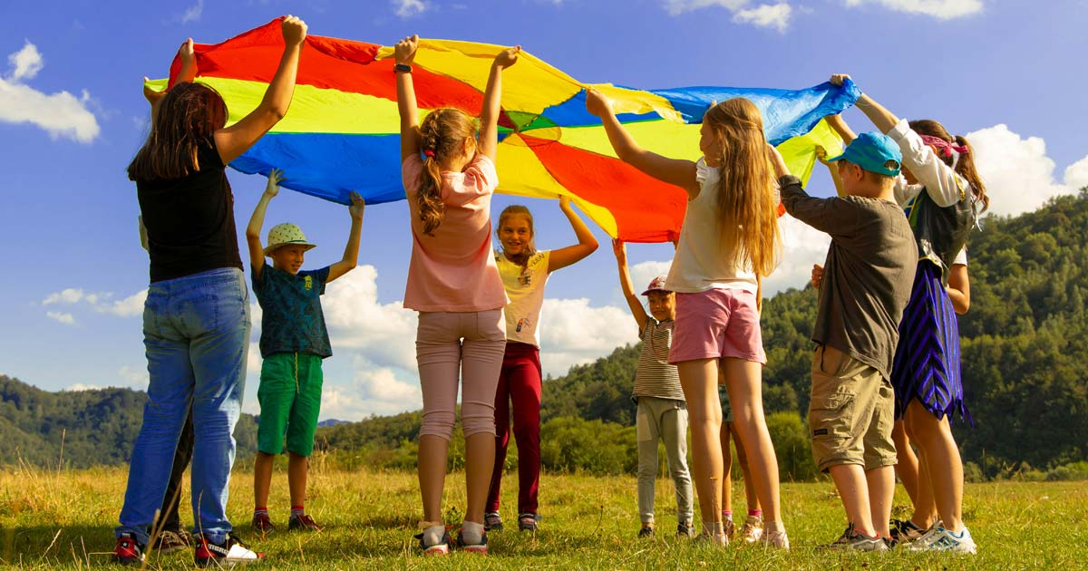 giochi in natura per promuovere la socialità nei gruppi